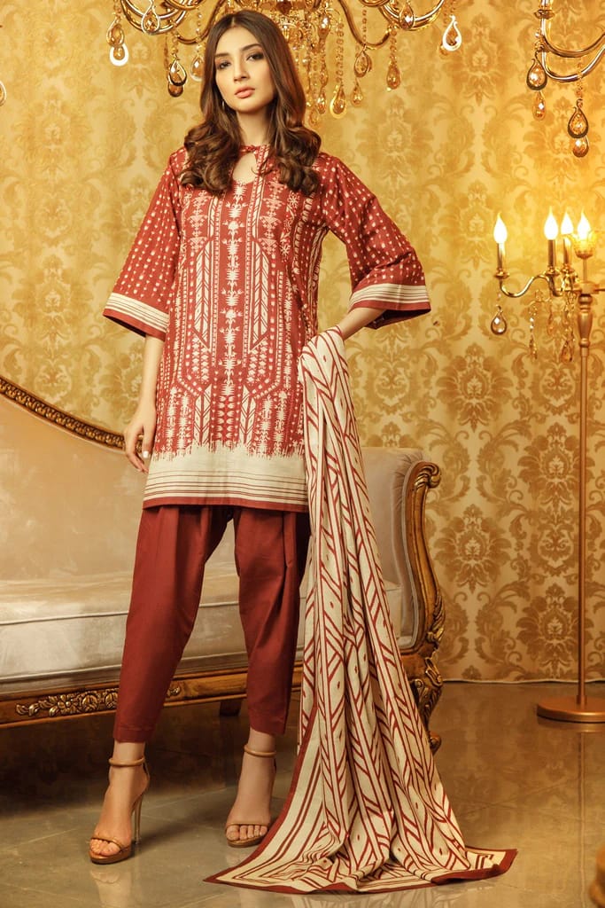 ALKARAM KHADDAR PRINTED FW 04.1 MAROON P1 Alkaram Printed Khaddar 3 Piece Suit FW-04.1-Maroon - Image 1