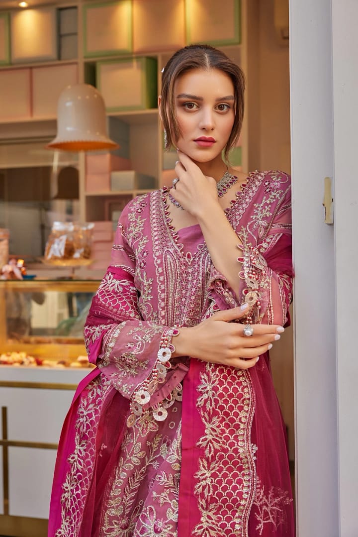 Embroidered Net Fancy Suit Mehtab D06 Embroidered Net Fancy Suit Mehtab D06